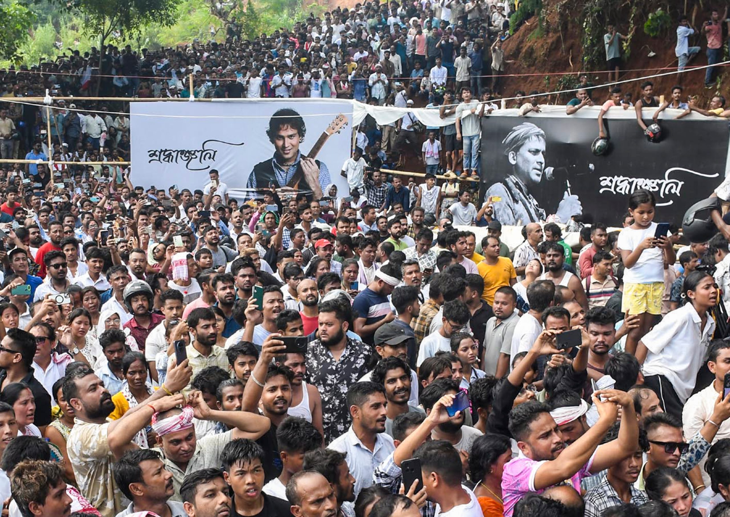 Crowd storms home of Zubeen Garg’s manager, pelts stones at police vehicles in Guwahati | India News