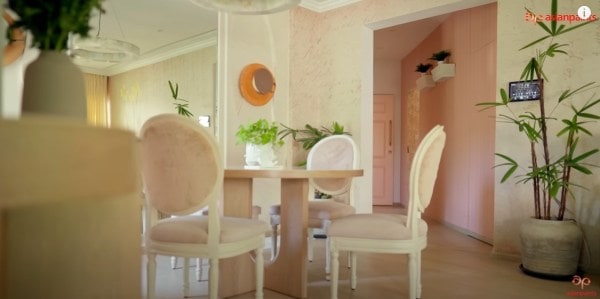 A picture of Ananya Panday's dining area. (Photo: Asian Paints)