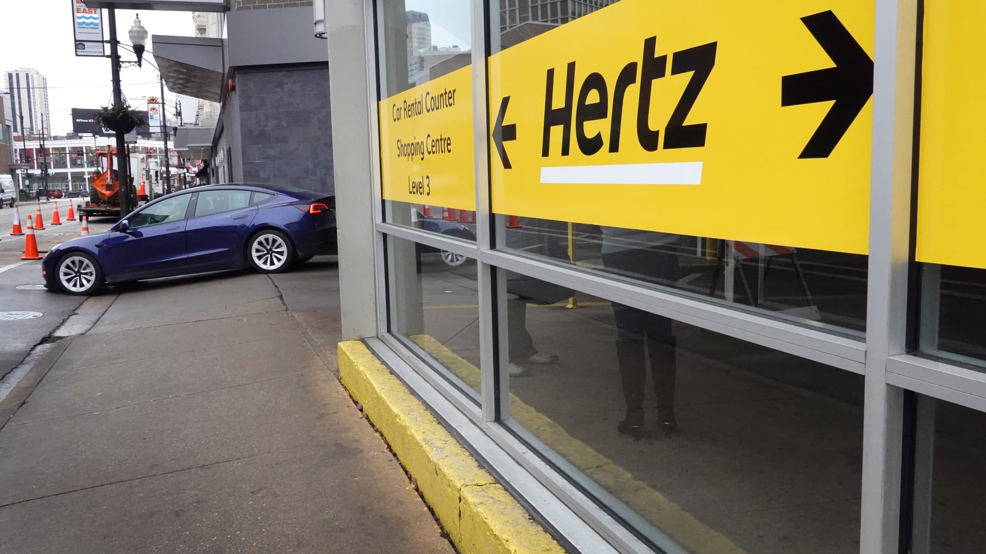 Hertz takes almost all of used car sales process online