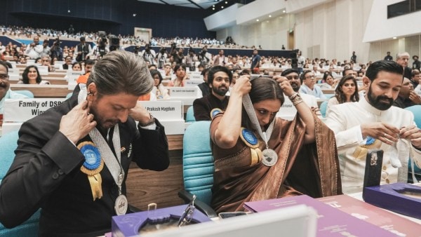 Rani Mukerji, Shah Rukh Khan and Vikrant Massey at National Award Ceremony.