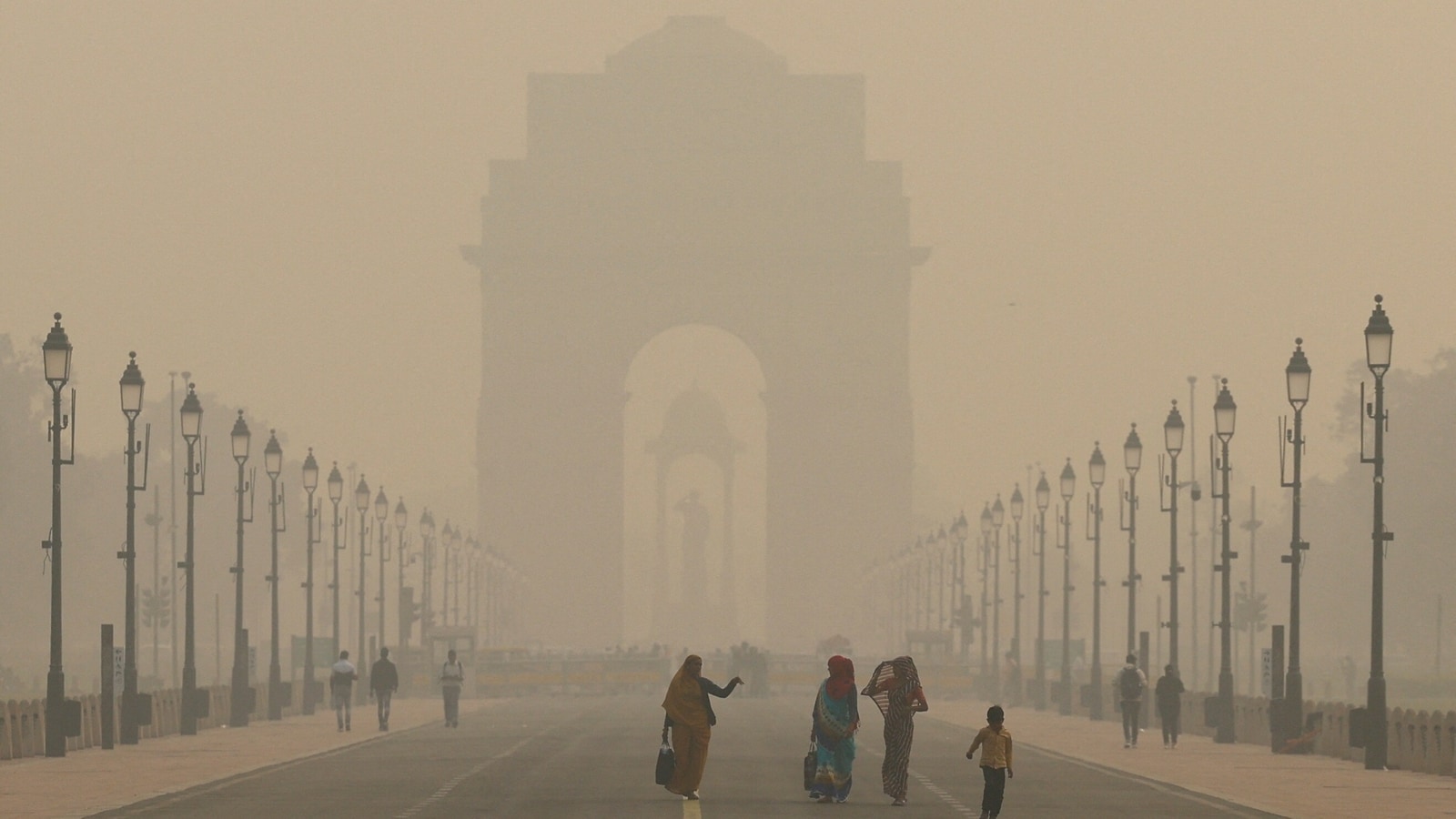 Oncologist warns ‘air pollution is fueling new wave of Indian cancers’; women who don’t smoke are also getting affected