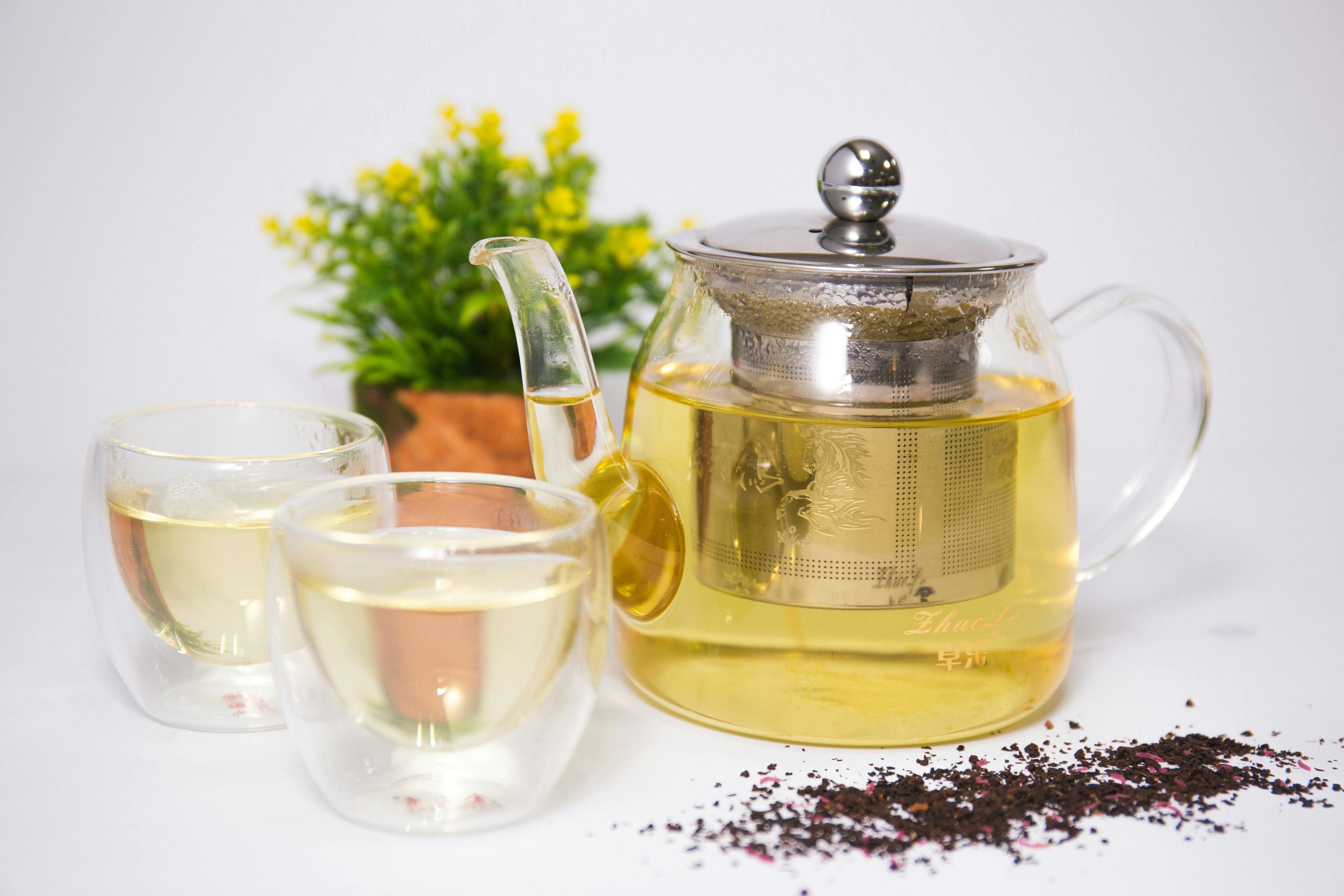 Herbal teas like Chamomile and ginger tea have low-calorie content.(Pexels)