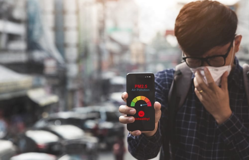 Outdoor air in India’s urban centres often exceeds safe particulate matter (PM2.5) limits many times over. (Shutterstock.)