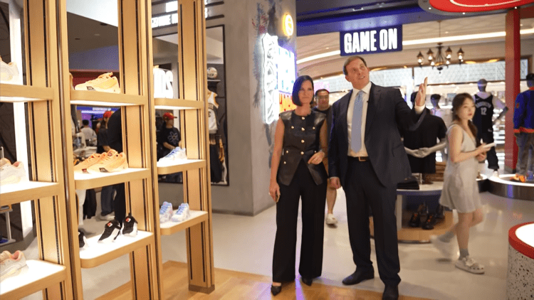 Las Vegas Sands president says Macao is 'on its way' to competing with Vegas for business tourism