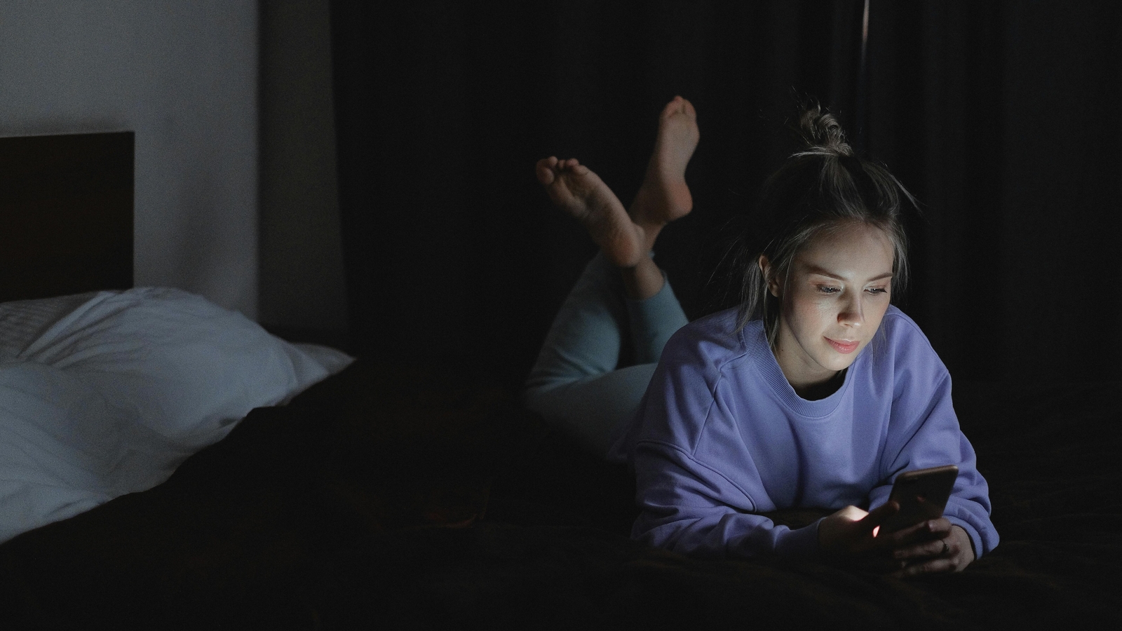 AIIMS-trained gastroenterologist says scrolling before bed disrupts gut-brain axis, shares 6 sleep mistakes