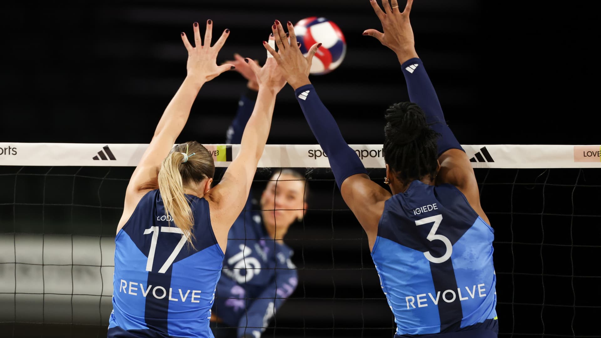 Alexis Ohanian backs League One Volleyball
