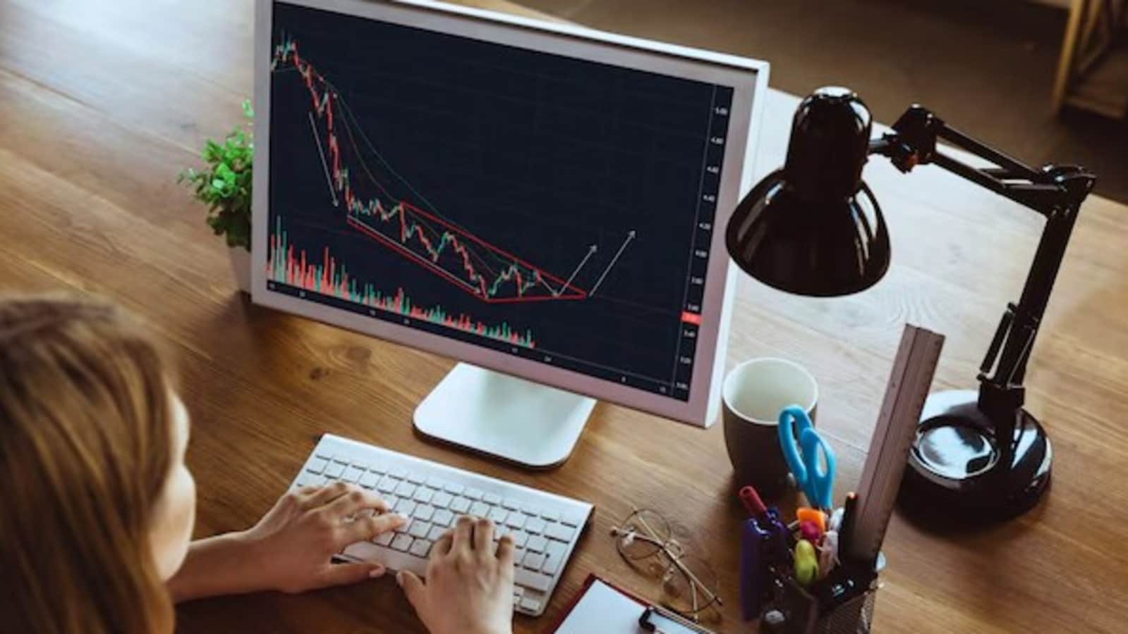 Crypto’s Record Selloff Sparks Intrigue Over Who Got Wiped Out