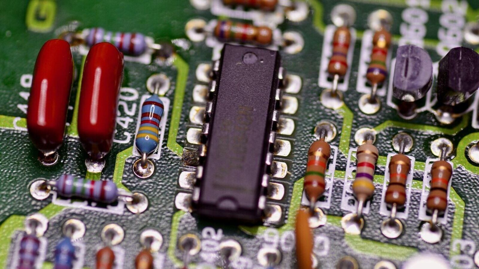 Dixon Tech Q2 Results: Net profit surges 81% YoY to ₹746 crore; margins expand to 3.8%