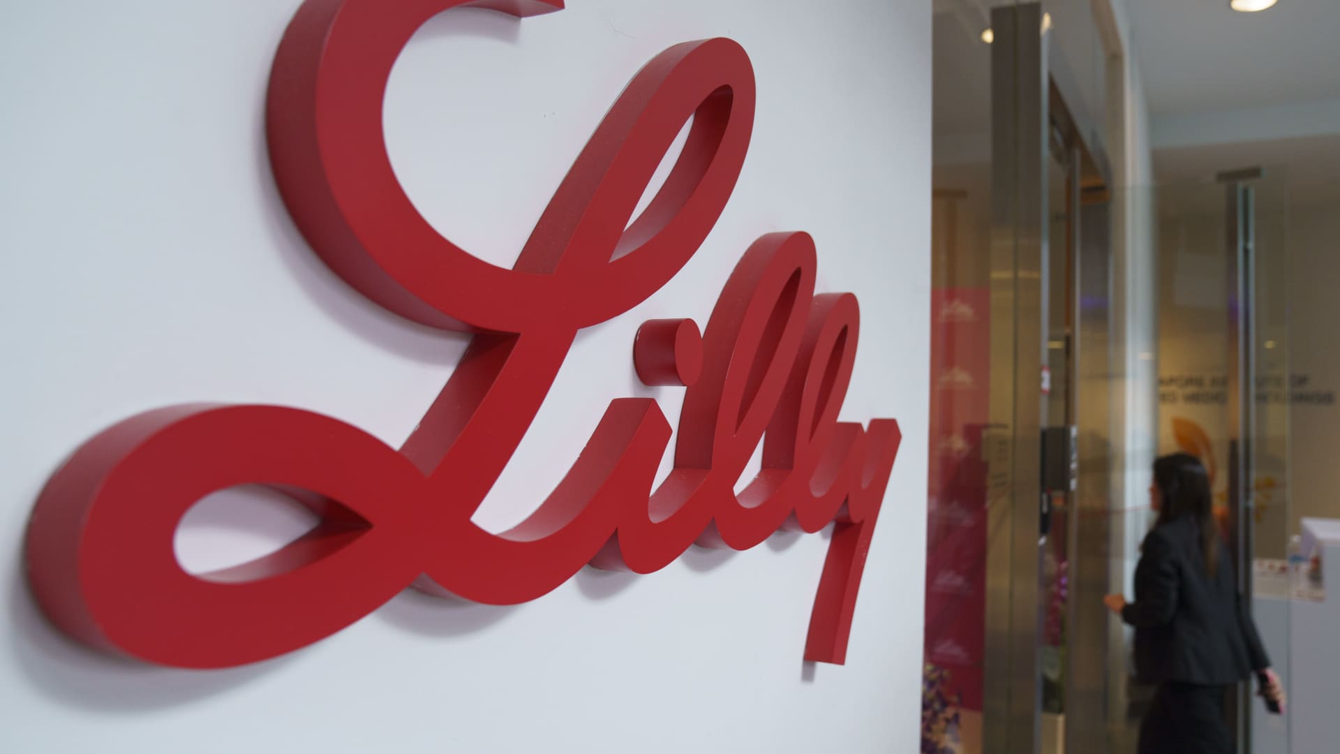 Eli Lilly, Walmart to offer discounted retail option for Zepbound