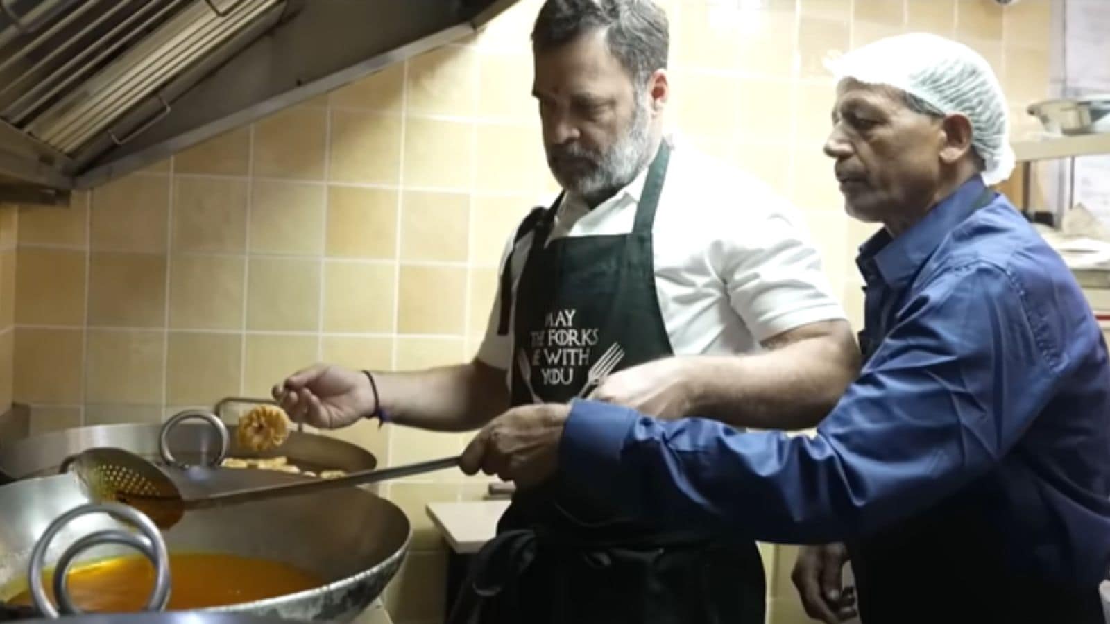 Rahul Gandhi makes ‘imarti’, ‘besan laddoo’ on Diwali. Shop owner wants to deliver sweets for his marriage | India News