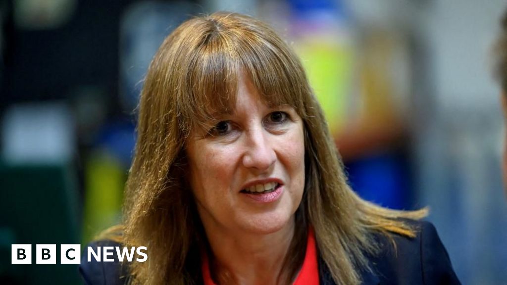 Starmer rules out investigation after Reeves admits rental rules ‘mistake’