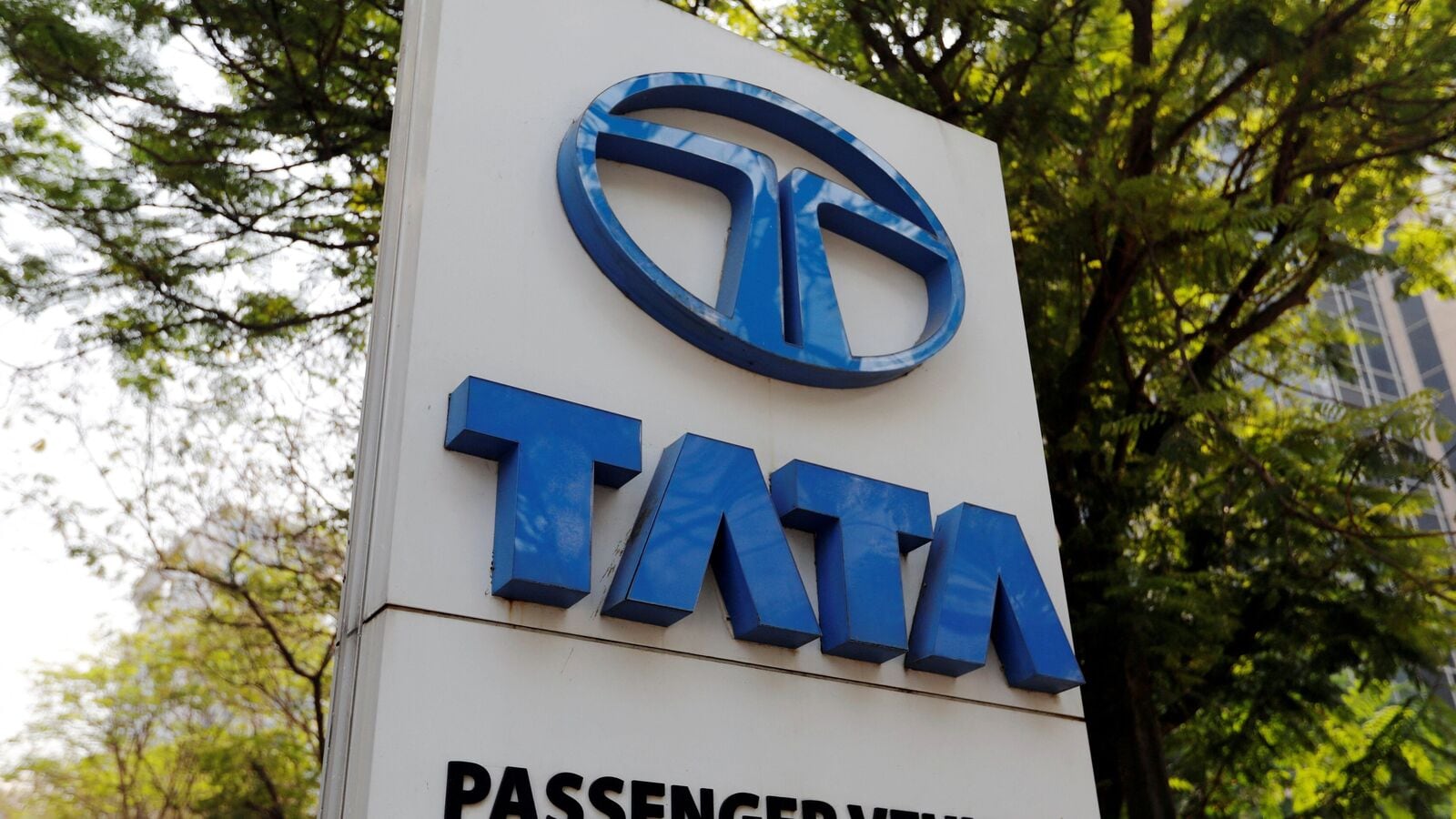 Tata Motors demerger: Shares dip for six consecutive days. Opportunity to buy before record date?