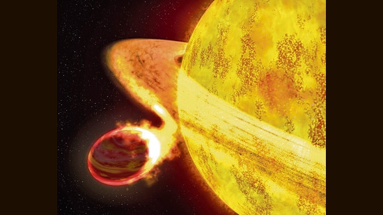 The egg-like WASP-12 b. (NASA / JPL-CALTECH) The egg-like WASP-12 b. (NASA / JPL-CALTECH)