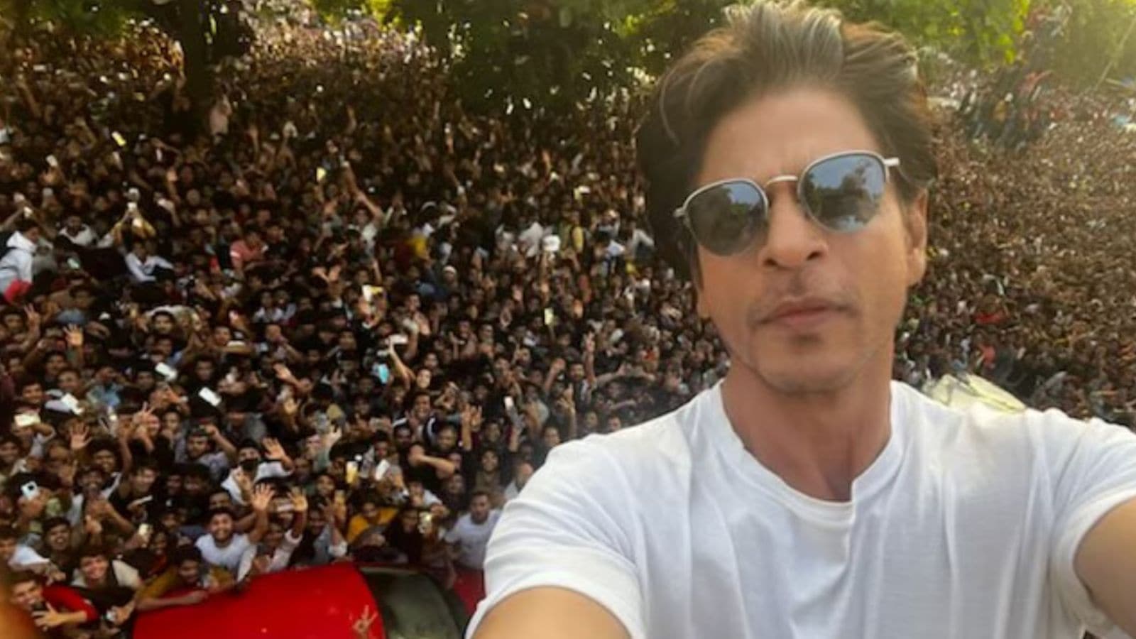 ‘I just wanted to bathe in Shah Rukh Khan’s swimming pool’: When a fan sneaked inside Mannat, took a swim, and left without meeting the superstar | Bollywood News