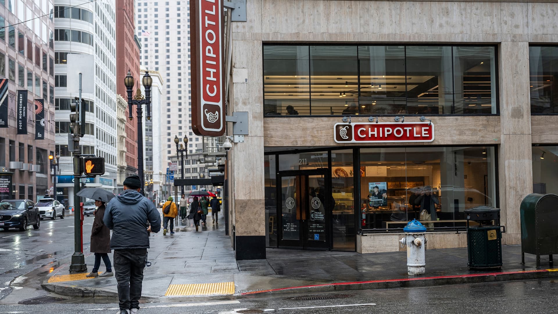 Chipotle stock falls after Q3 earnings report