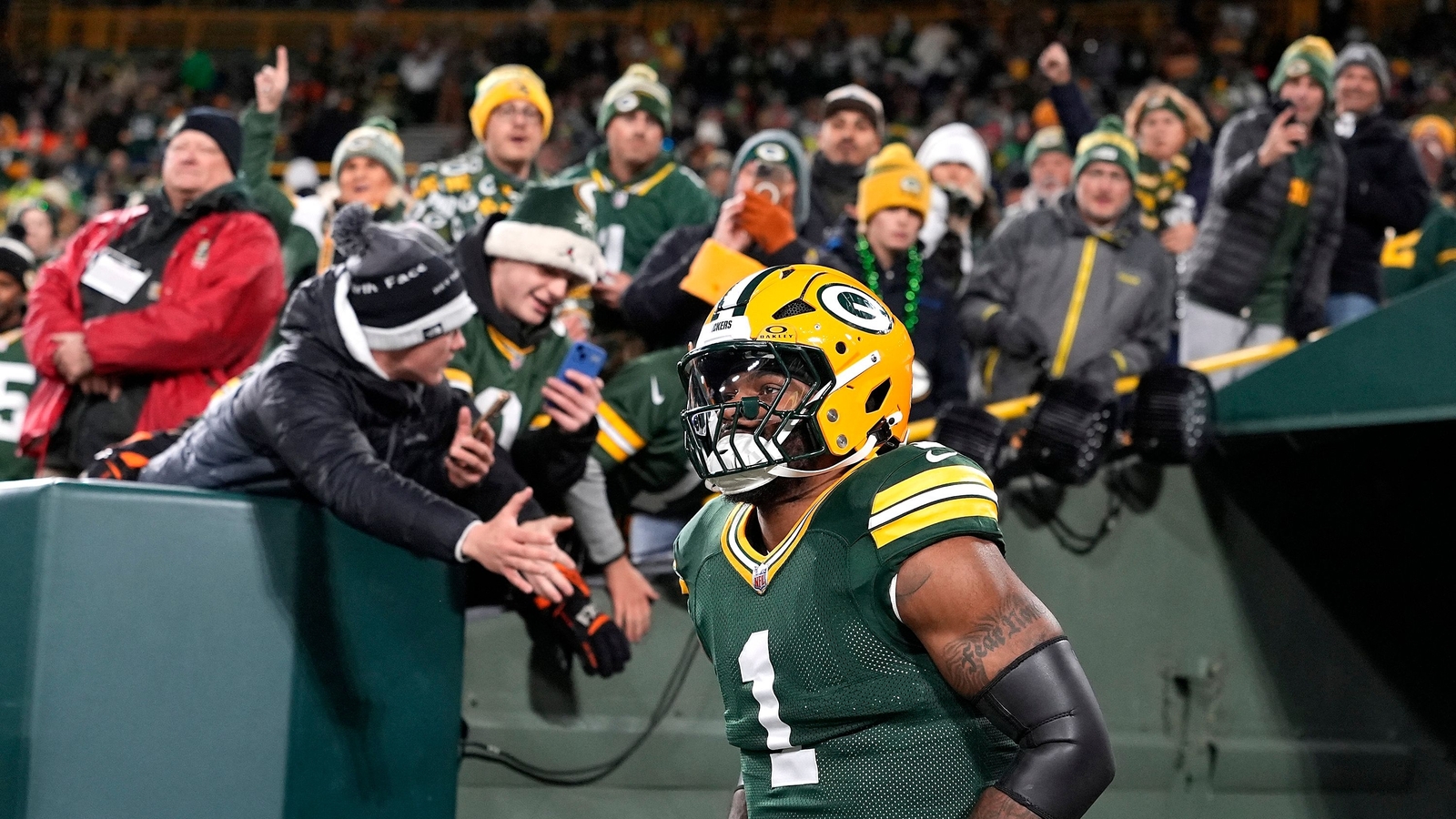 Green Bay weather: What is the current temperature at Lambeau Field? Cold wave hits Wisconsin