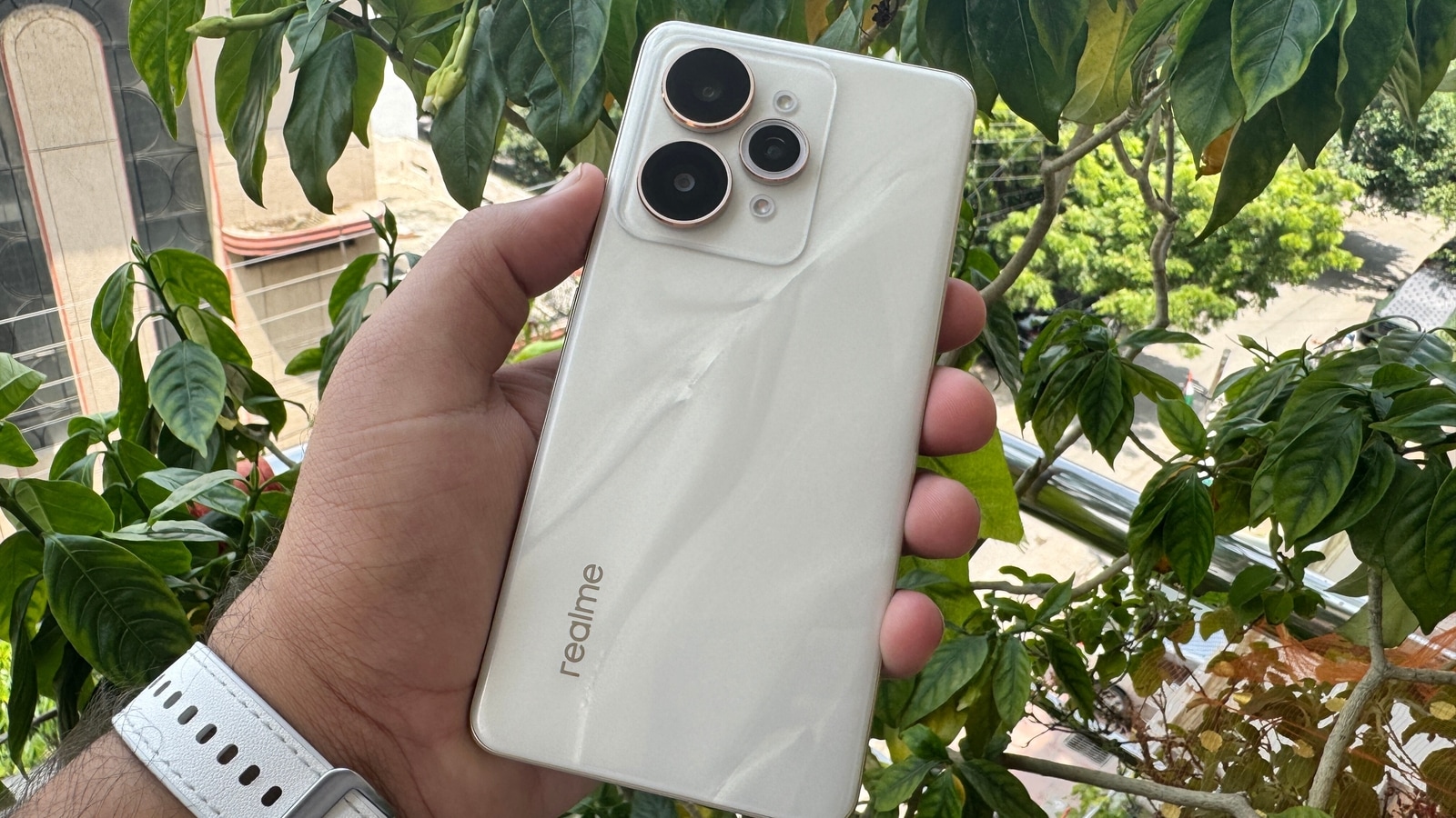 Realme 16 Pro 5G could debut soon in India with up to 12GB RAM and 512GB storage.