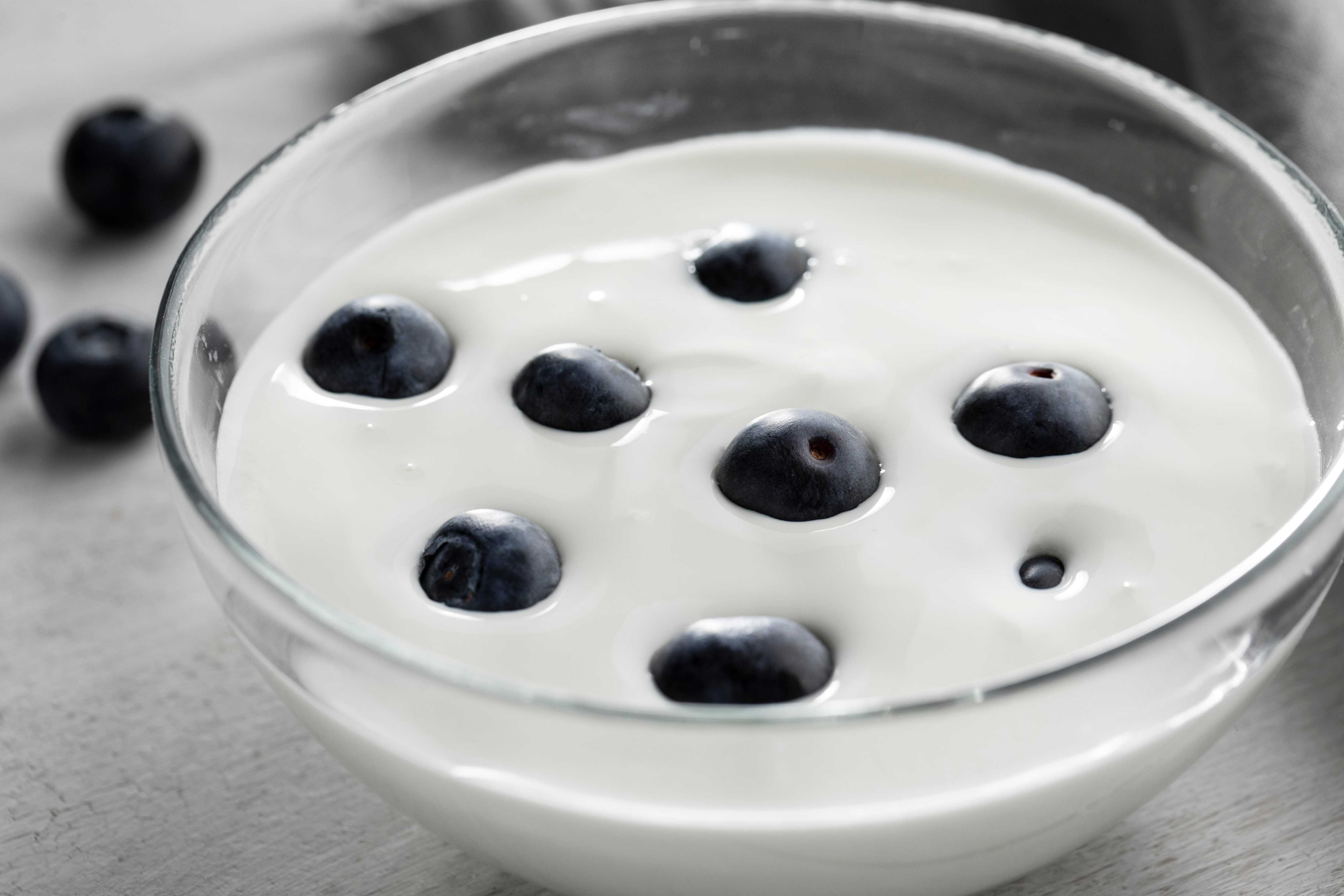 The combination of almond yoghurt with blueberries is refreshing.(Picture credit: Freepik)