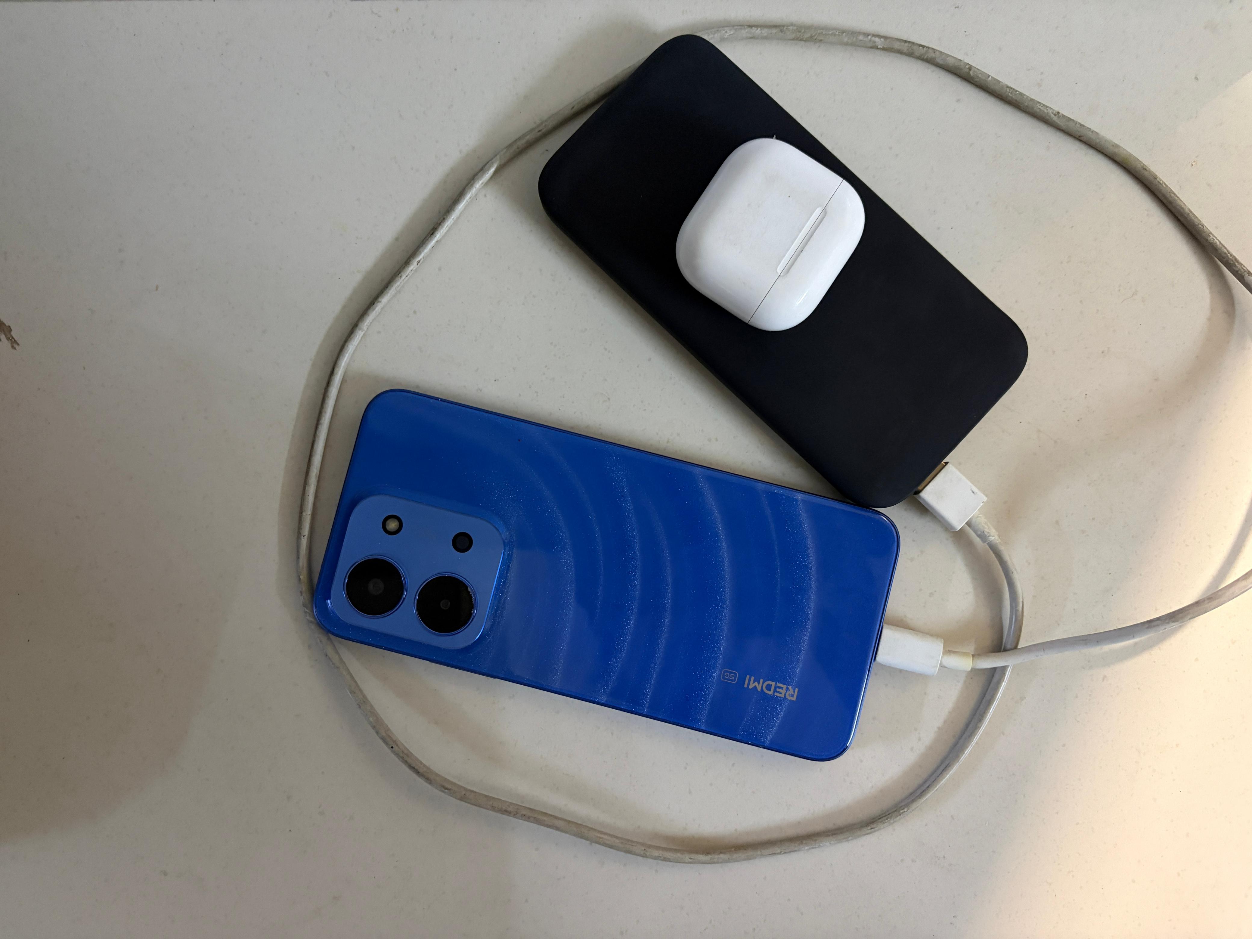 Spigen ArcPack dual portable power bank