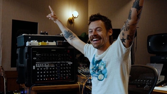 Harry Styles announces first single Aperture from his new album, fans react to his short hair look: ‘We’re so back’