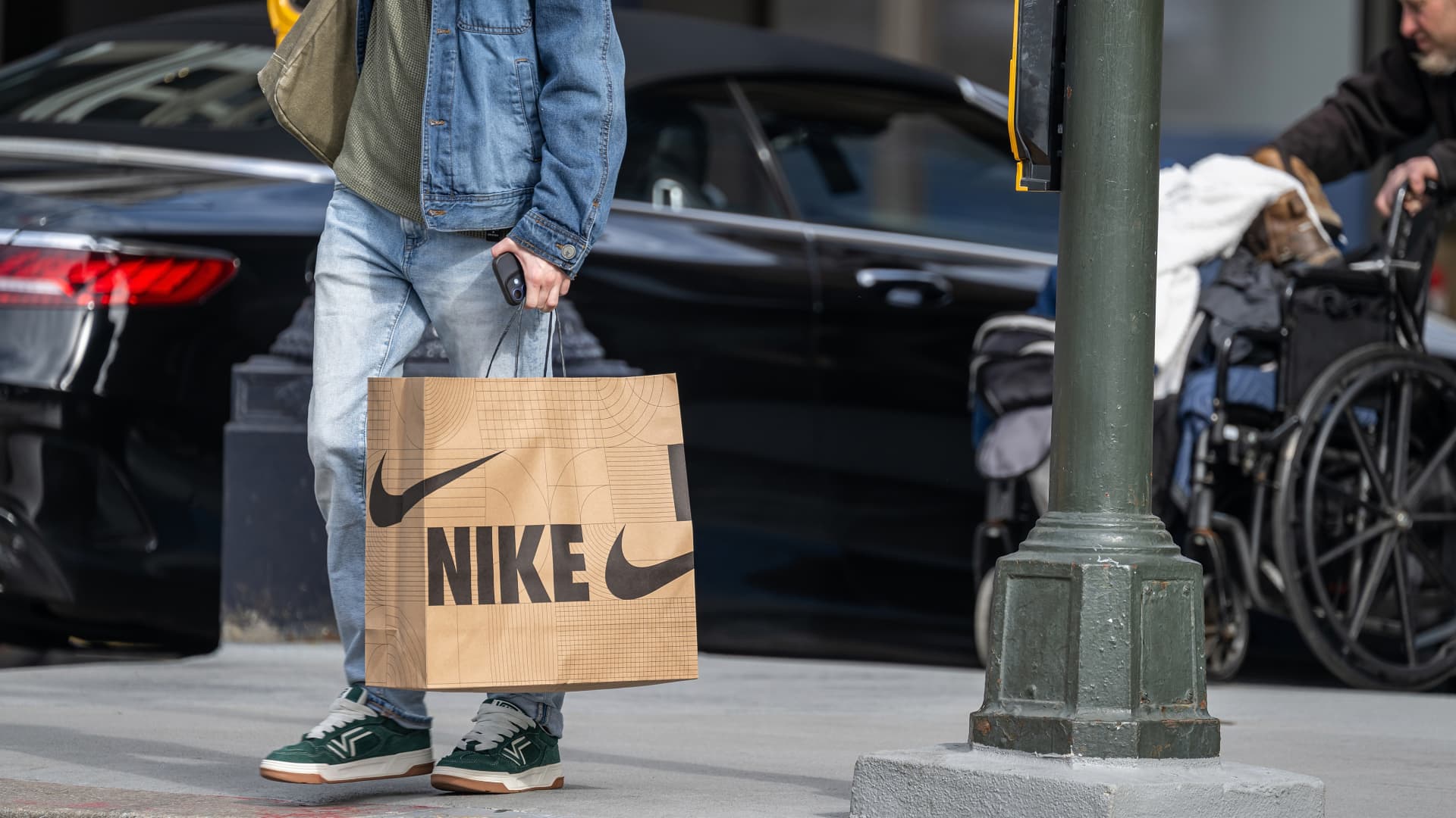 Nike to lay off 775 employees at U.S. distribution centers