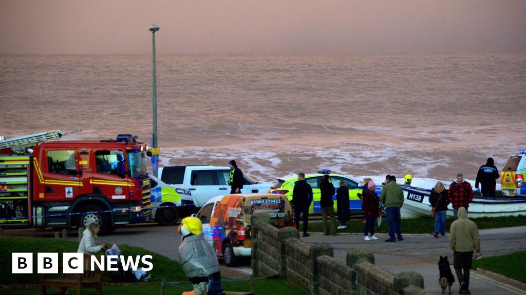 Search under way for people ‘in difficulty’ in sea in Withernsea