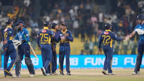 Sri Lanka spinners turn the screw to defeat England in 1st ODI