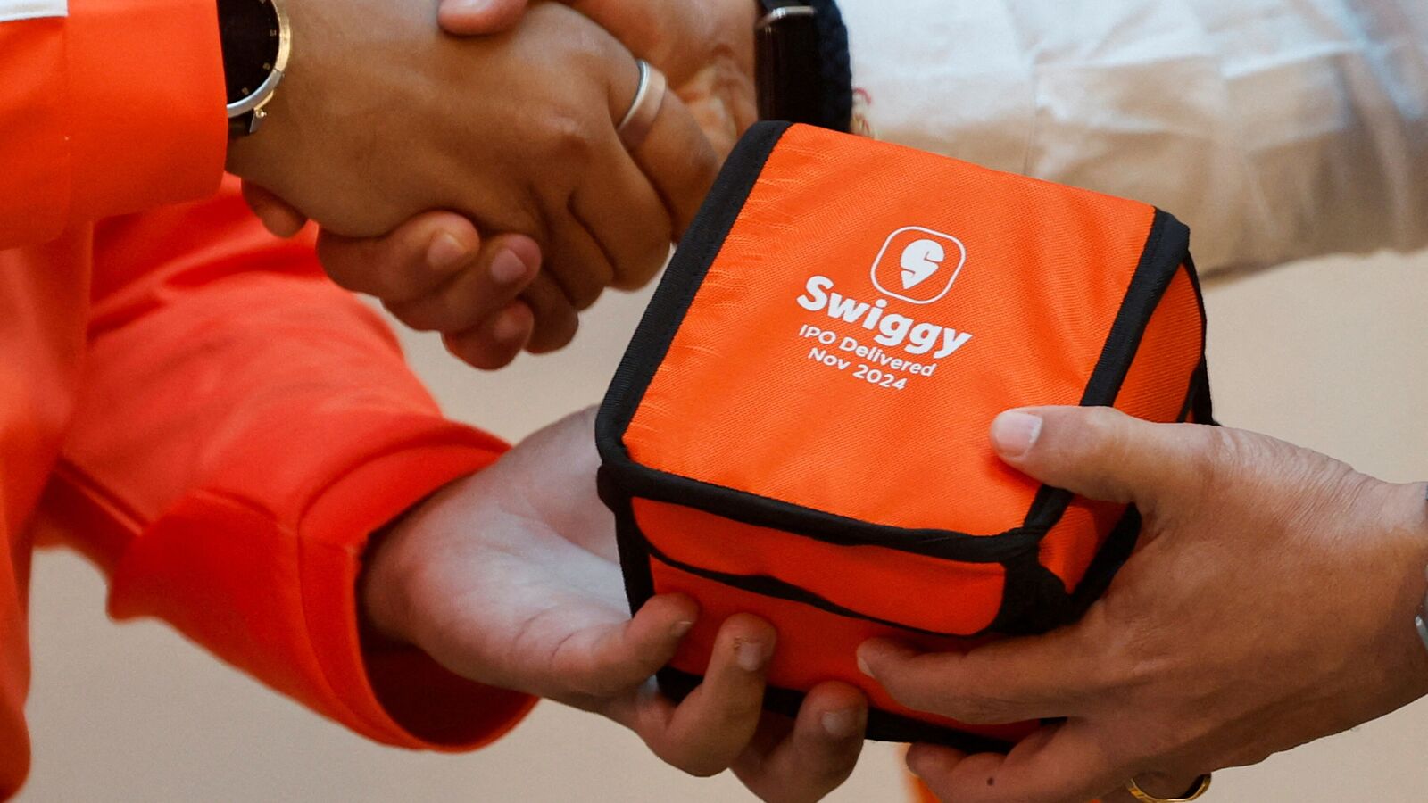 Swiggy Q3 Results: Net loss widens to ₹1,065 crore, revenue surges 54%