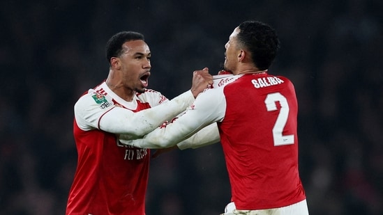 Arsenal sink Chelsea to reach League Cup final| Football News