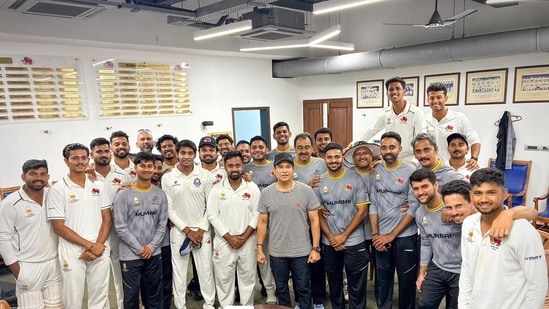 Sachin Tendulkar meets Mumbai team before Ranji Trophy knockouts, gives Yashasvi Jaiswal and others priceless advice