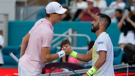 Jannik Sinner, defending champ Jakub Mensik advance to third round at Miami Open