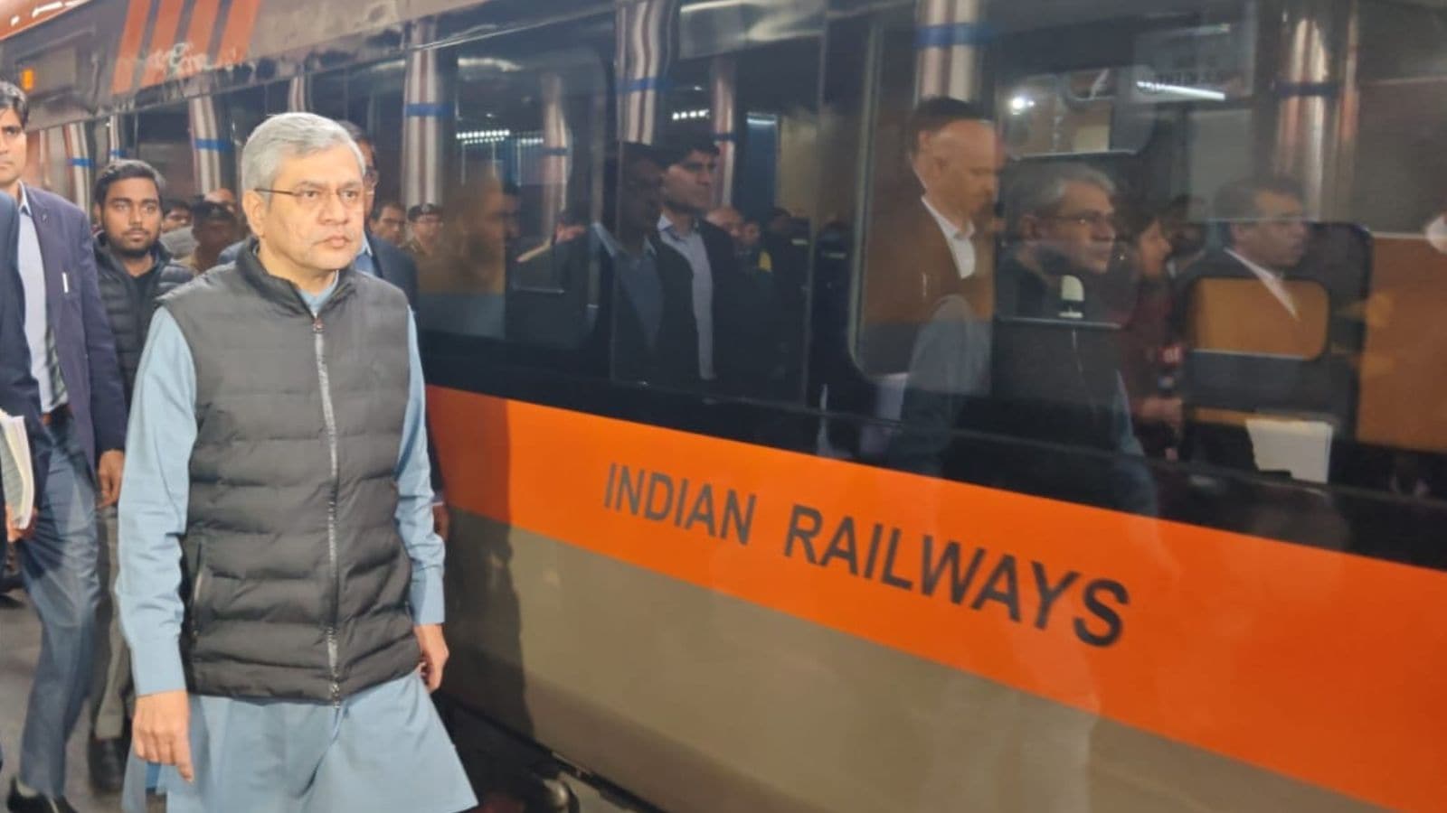 Railway Minister Ashwini Vaishnaw approves Bengaluru-Mumbai Vande Bharat Sleeper train service